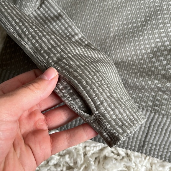 Lululemon crop half zip - Picture 2 of 3